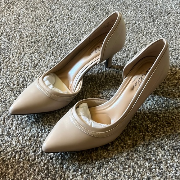 Abella Shoes - Abella Cream Heels, Women’s Size 7